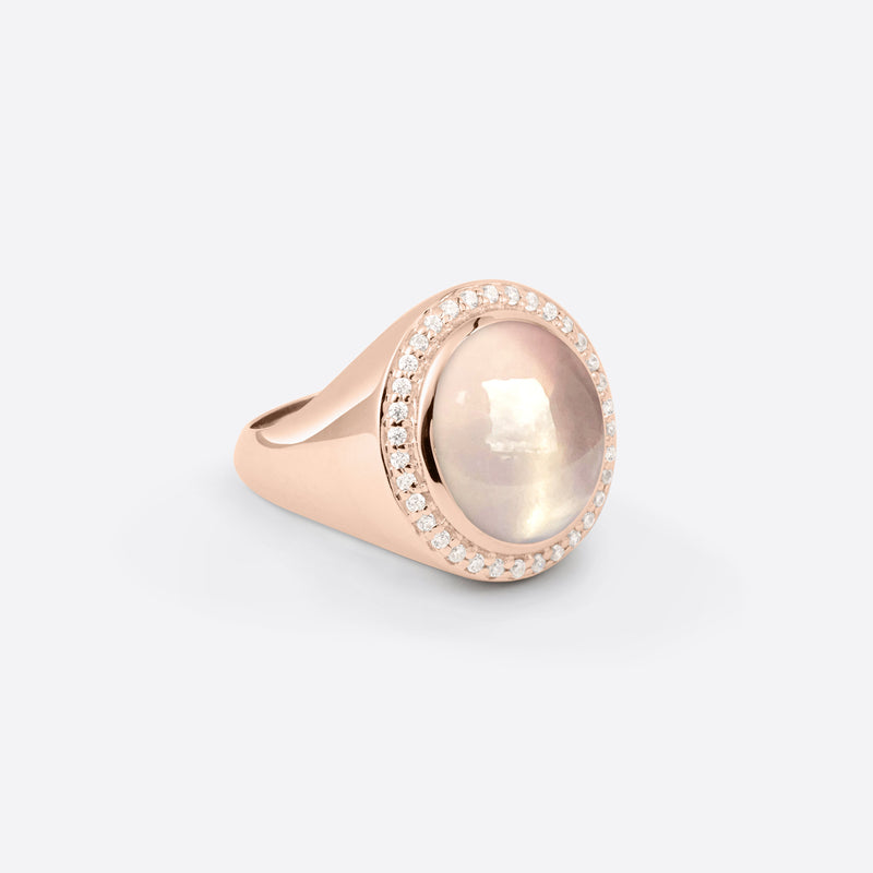 Bague chevalière pour femme en or rose 18k avec diamants et pierre fine quartz rose sous forme ovale