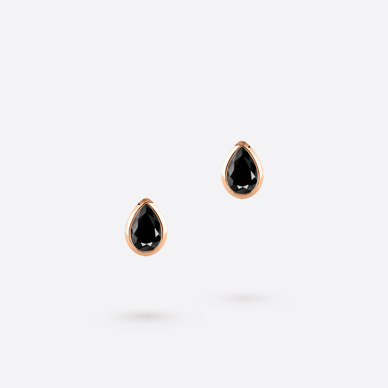 boucles d oreilles studs en or rose 18k serties de pierres spinelle noires