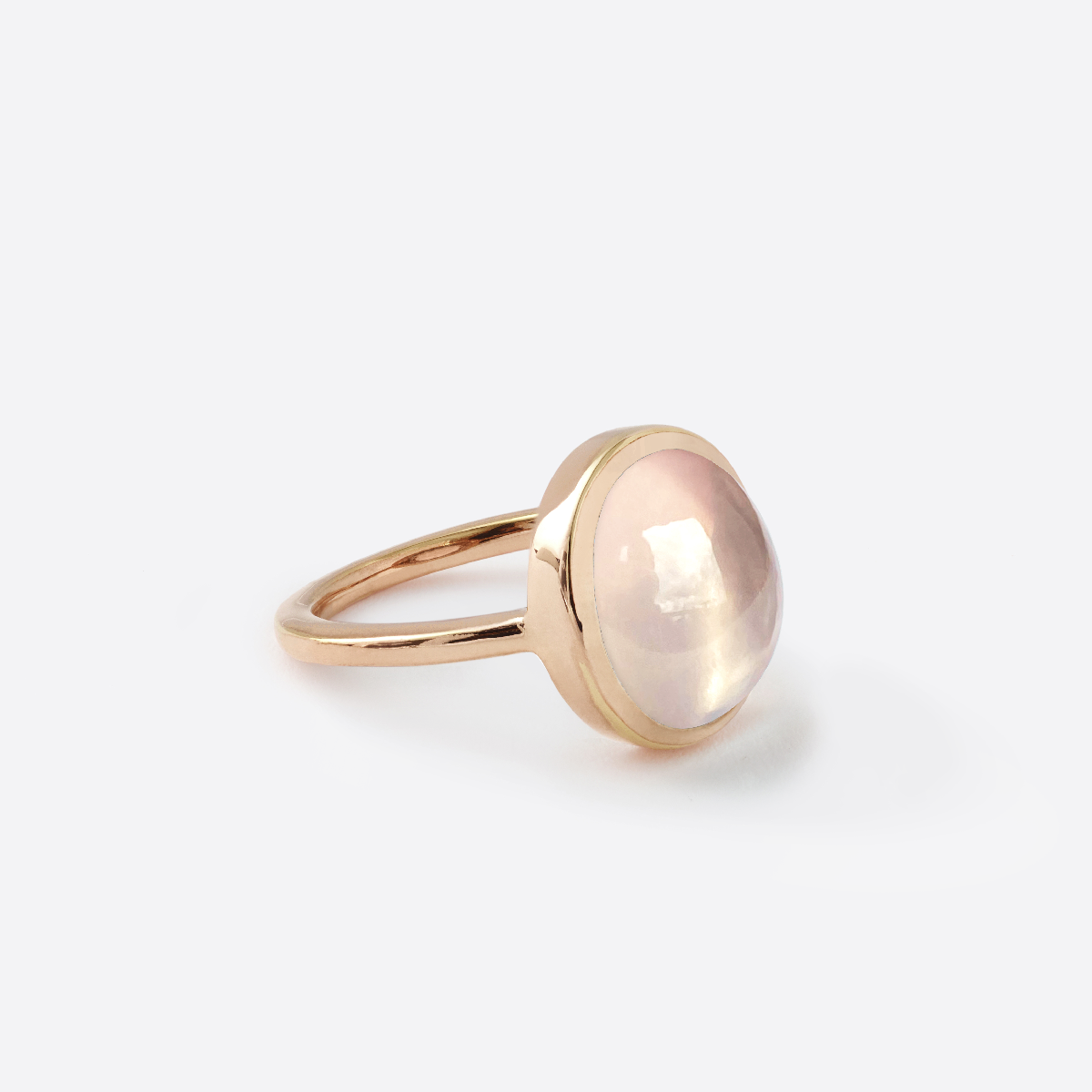 Bague pour femme en argent plaque or rose 18k monte d'un grand oval en quartz rose