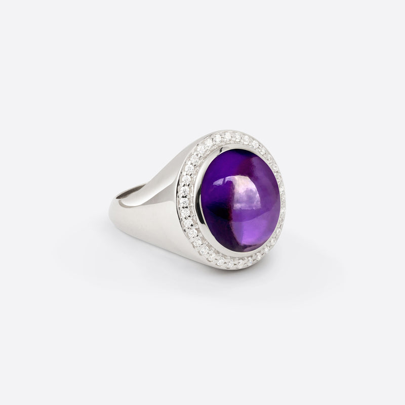 Bague chevalière pour femme en argent rhodié avec diamants et pierre fine amethyste sous forme ovale