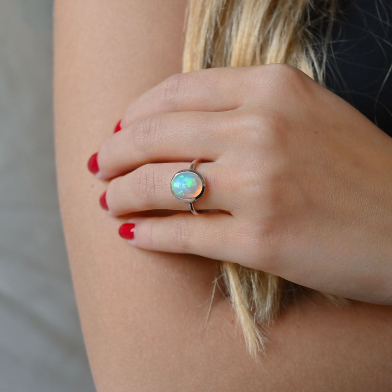 Small Oval Ring - 18K Gold & Opal