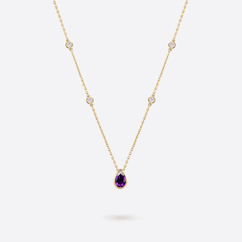collier en argent plaque or jaune accompagne de diamants et amethyste violette en forme de poire