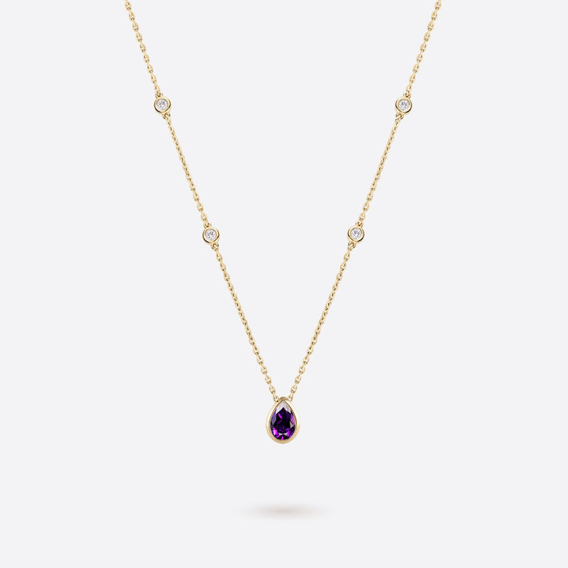 collier en or jaune 18k accompagne de diamants et amethyste violette en forme de poire