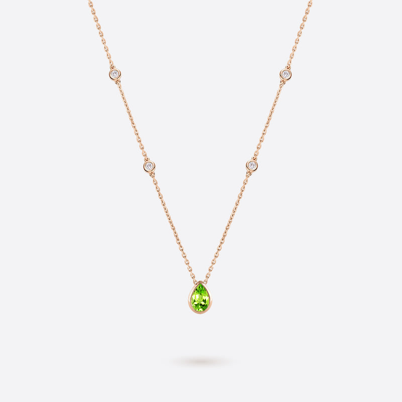 collier en or rose 18k accompagne de diamants et peridot vert en forme de poire