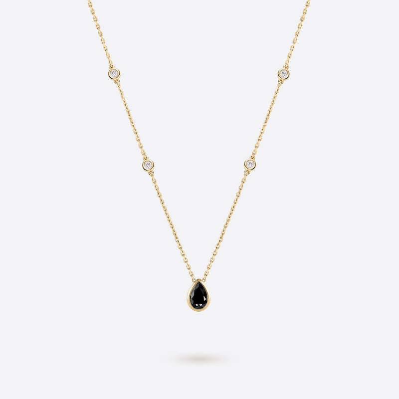 collier en or jaune 18k accompagne de diamants et spinelle noire en forme de poire