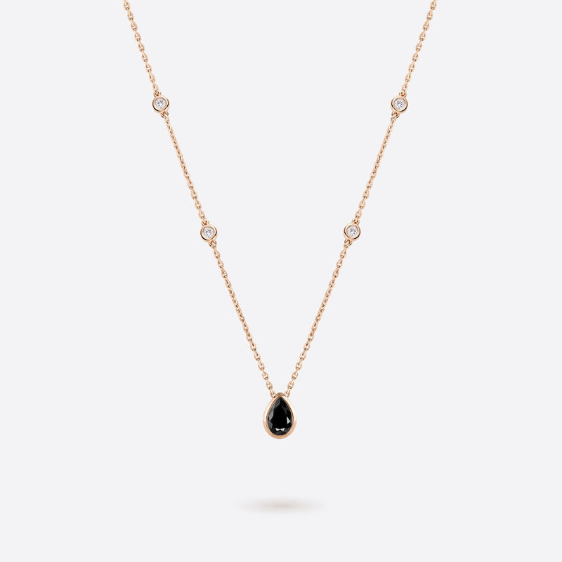collier en or rose 18k accompagne de diamants et spinelle noire en forme de poire