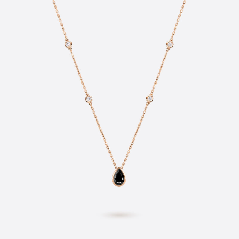 collier en argent plaque or rose accompagne de diamants et spinelle noir en forme de poire