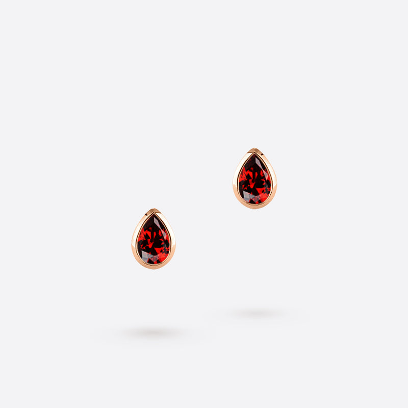 boucles d oreilles studs en or rose 18k serties de pierres grenat rouges